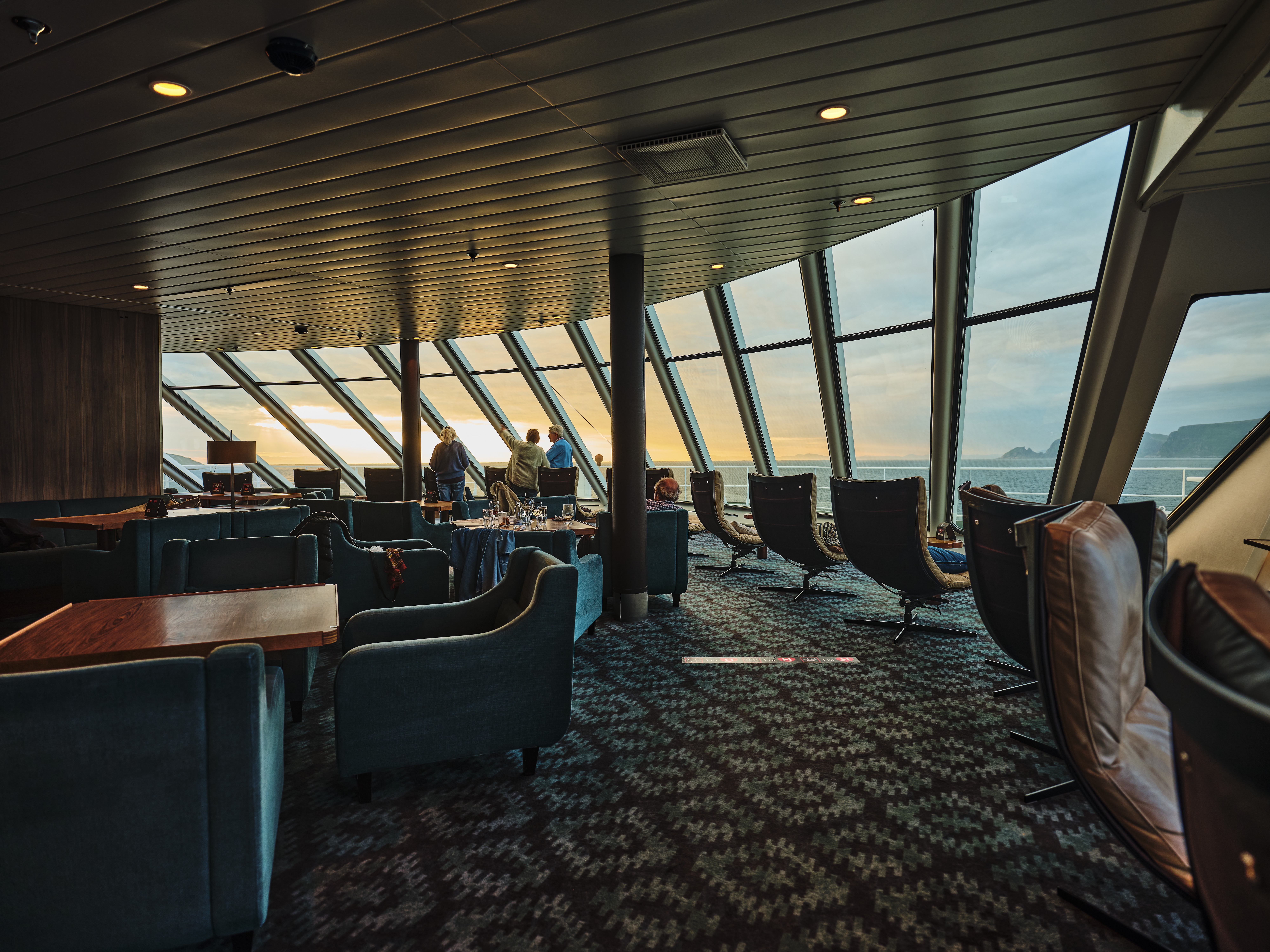 MS Polarlys - Explorer Lounge & Bar